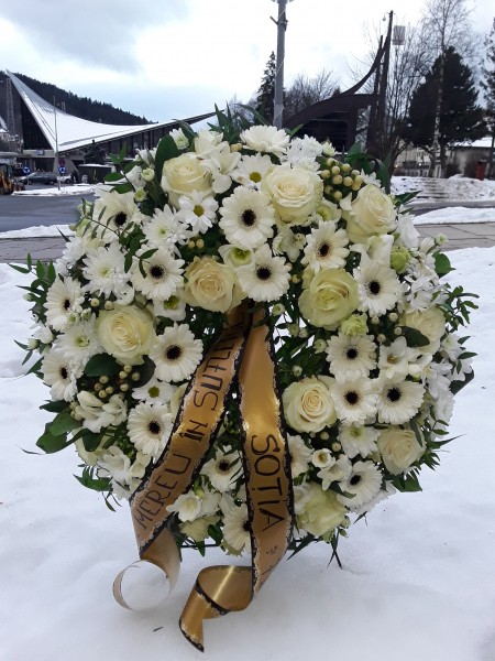 Coroana funerara cu trandafiri, crizanteme, minigerbera