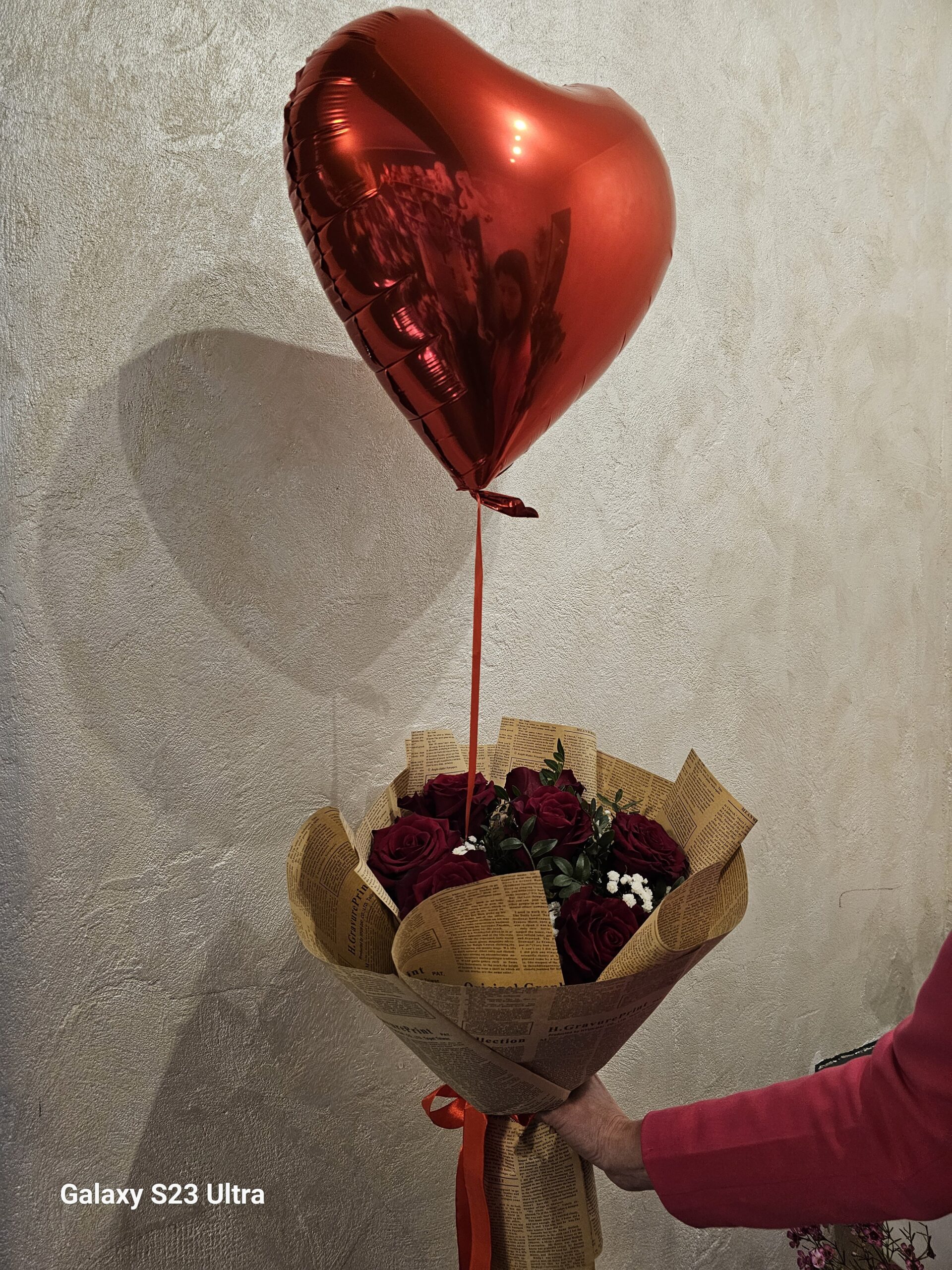 Buchet 7 trandafiri rosii - imagine 2